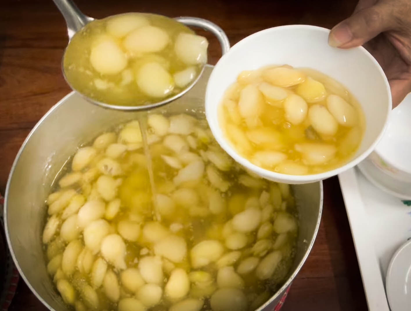 Master chè đậu ngự in a hands-on cooking class